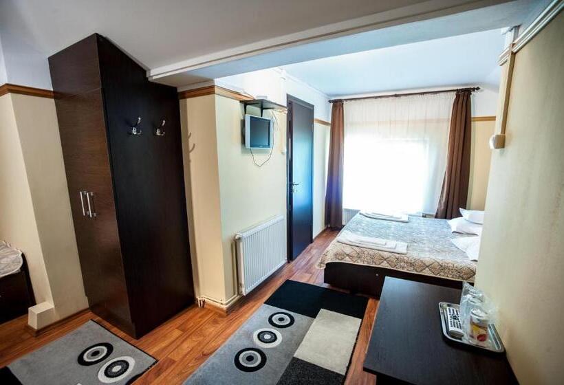 Семейный Номер, Pensiunea Morariu