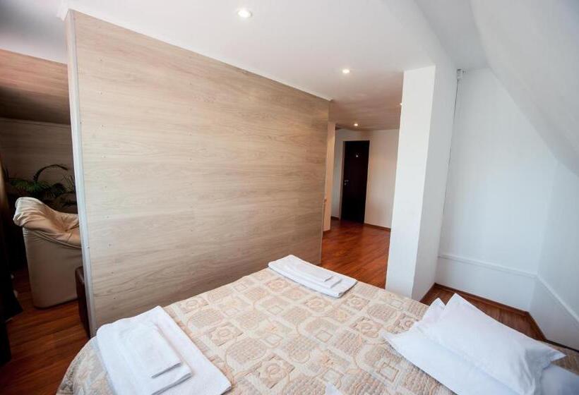 Семейный Номер, Pensiunea Morariu