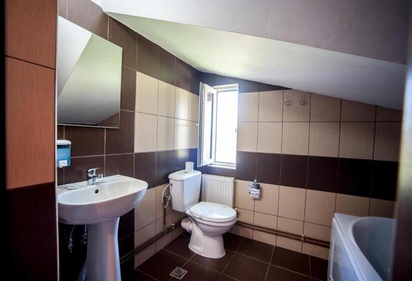 Семейный Номер, Pensiunea Morariu