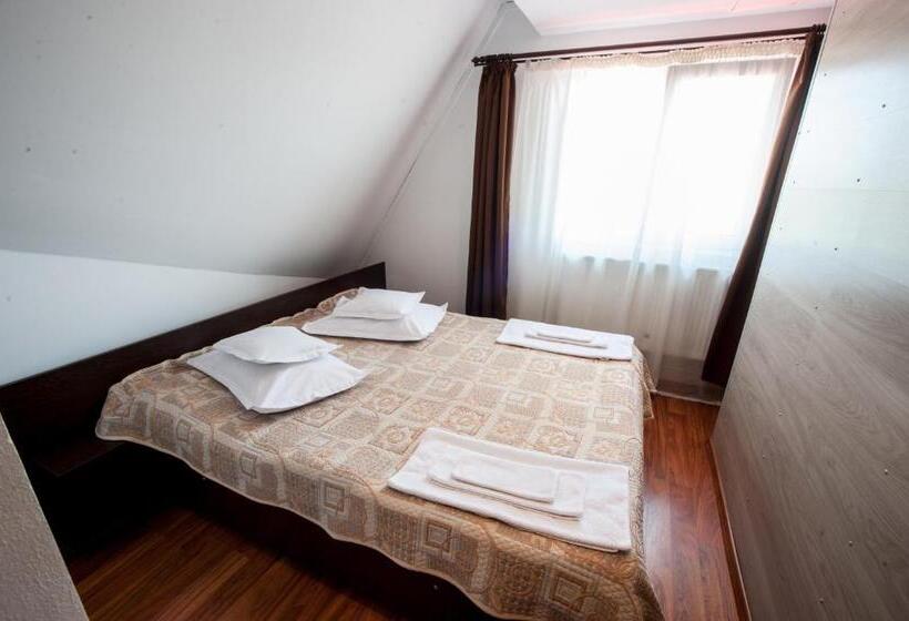 Семейный Номер, Pensiunea Morariu