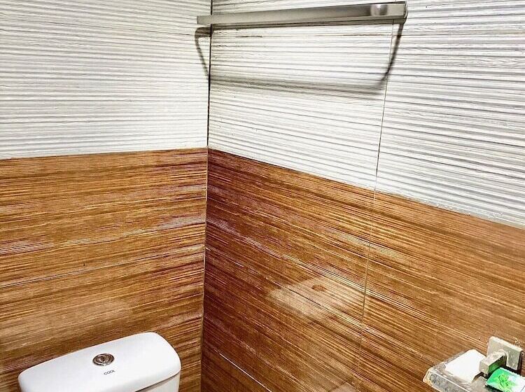 اتاق خانوادگی, Aosmec Square