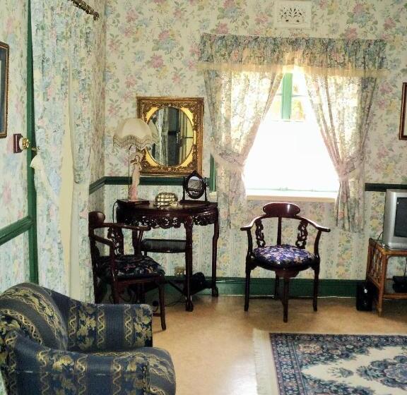 Семейный Номер, A Pilgrims Rest