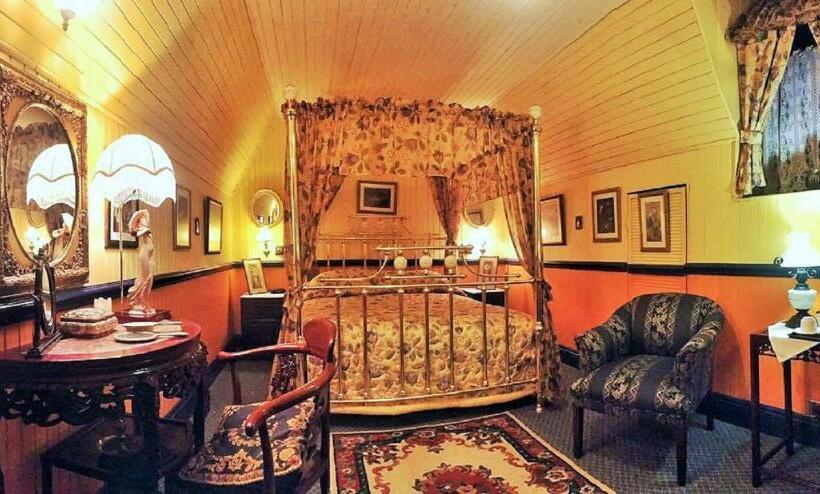 Номер Deluxe, A Pilgrims Rest
