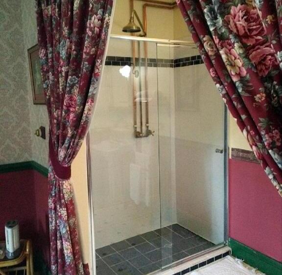 Номер Deluxe, A Pilgrims Rest