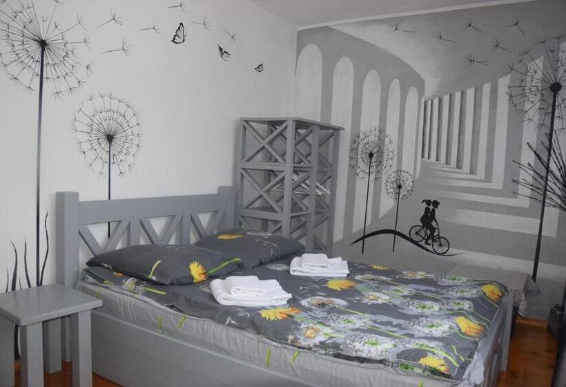 Camera Tripla Standard, Kvitkovyi Rai