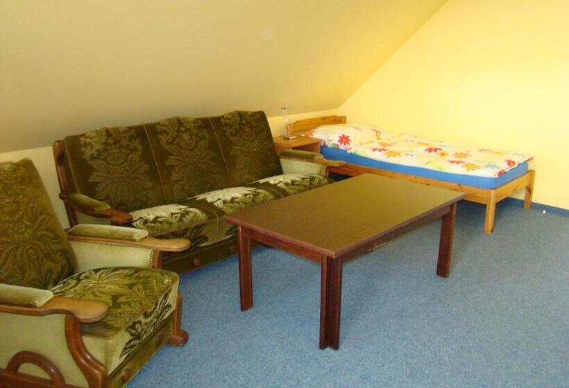 Апартаменты 2 Спальни, Penzion Cabák