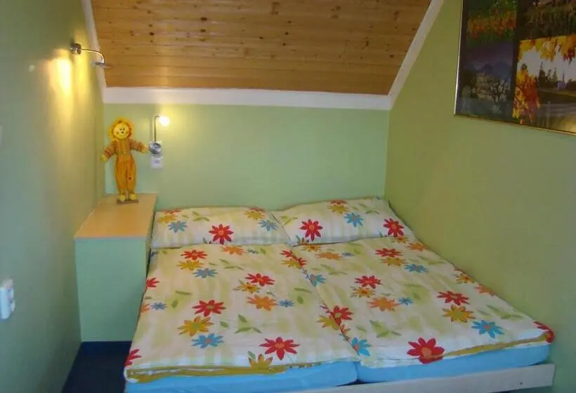 Huoneisto 2 Makuuhuonetta, Penzion Cabák