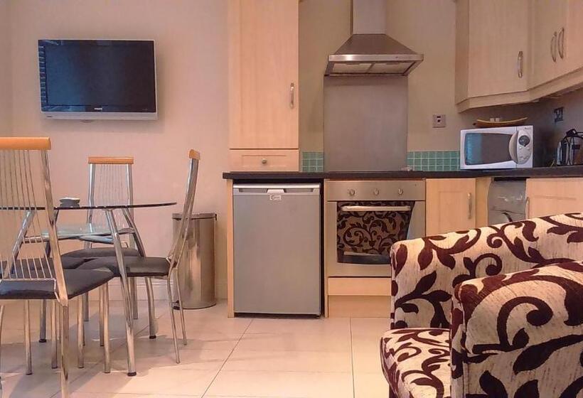 آپارتمان 2 خوابه, St Bridget S Apartments