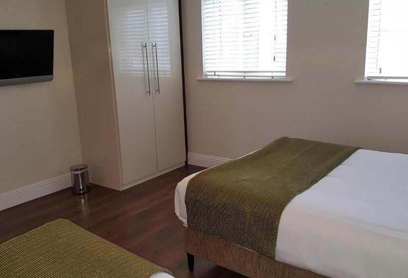 آپارتمان 1 خوابه با بالکن, St Bridget S Apartments