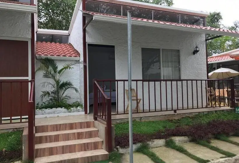بانگلوی استاندارد, Hostal Gualingo