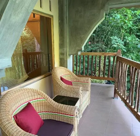Deluxe-huone Parveke, Kupu Kupu Garden Guest House & Cafe