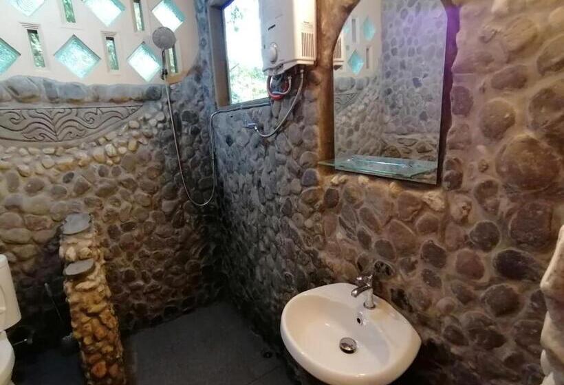 اتاق لوکس با بالکن, Kupu Kupu Garden Guest House & Cafe