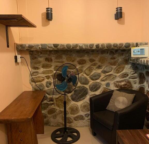 발코니 디럭스 룸, Kupu Kupu Garden Guest House & Cafe