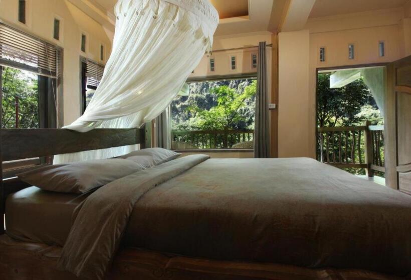 اتاق لوکس با بالکن, Kupu Kupu Garden Guest House & Cafe
