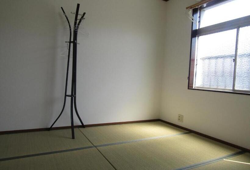 חדר אקונומי לשלושה, Marugame Guest House Wellkame