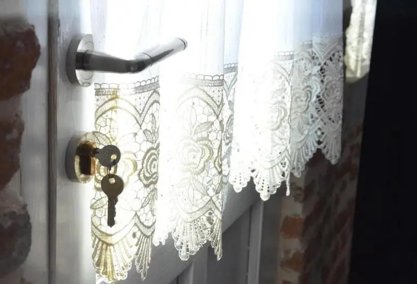 اتاق لوکس با بالکن, Old Bazaar Rooms
