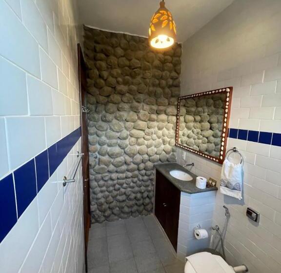 豪华三人间, Pousada Theodora