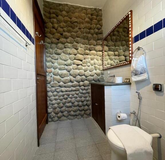 带花园景观的标准三人间, Pousada Theodora