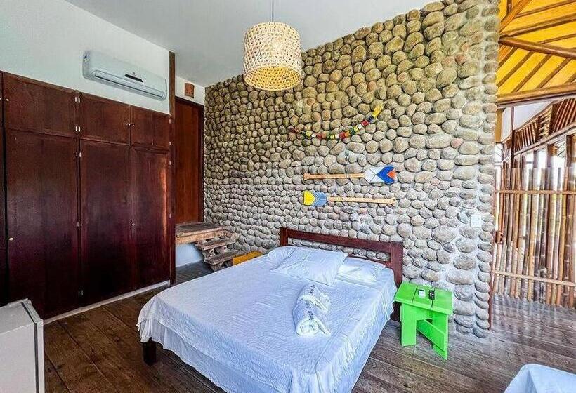 带花园景观的标准三人间, Pousada Theodora