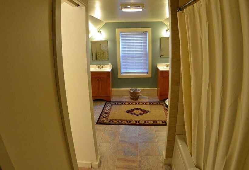 غرفة قياسية, Hyde Away Inn