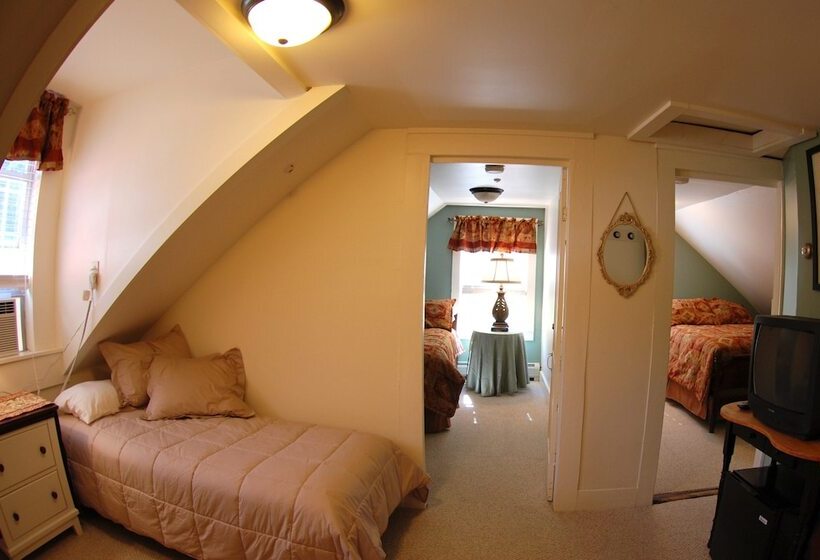 غرفة قياسية, Hyde Away Inn