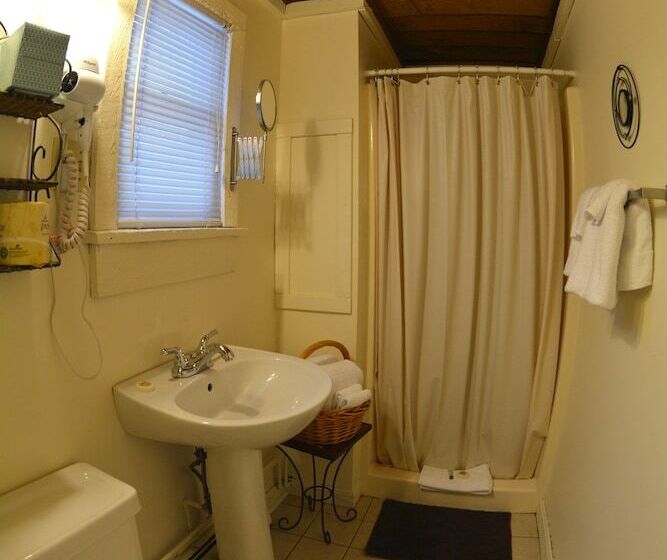 غرفة قياسية, Hyde Away Inn