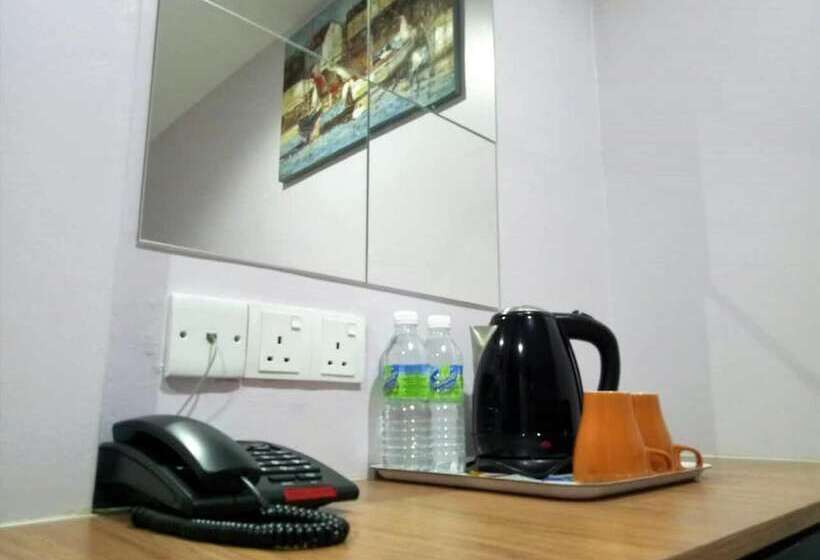 חדר דלוקס לשלושה, Royale