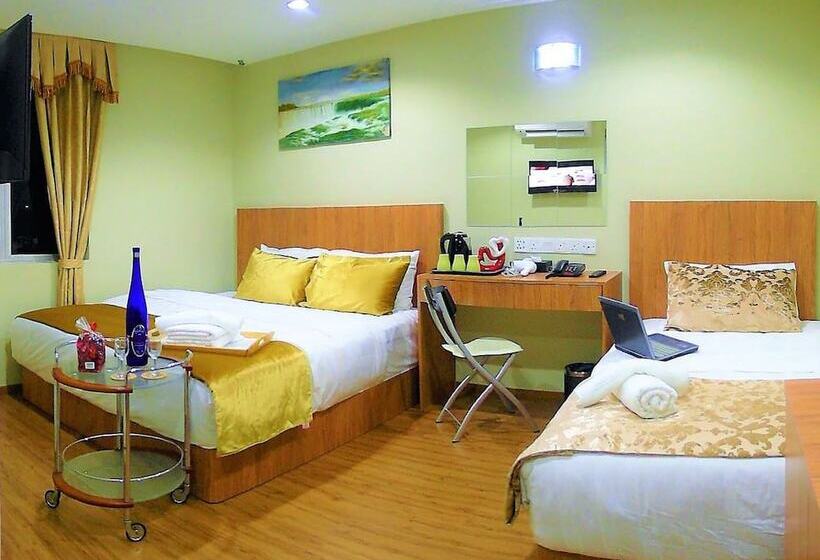 חדר דלוקס לשלושה, Royale