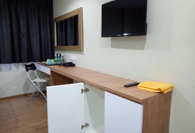 חדר קומפורט לשלושה, Royale