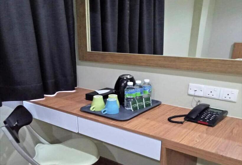 חדר דלוקס לשלושה, Royale