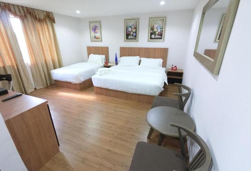 חדר דלוקס לשלושה, Royale