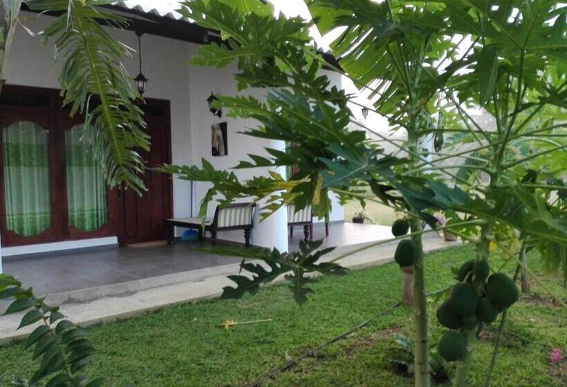 スタンダードトリプルルーム, Hideaway Homestay Habarana