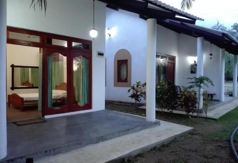 スタンダードトリプルルーム, Hideaway Homestay Habarana