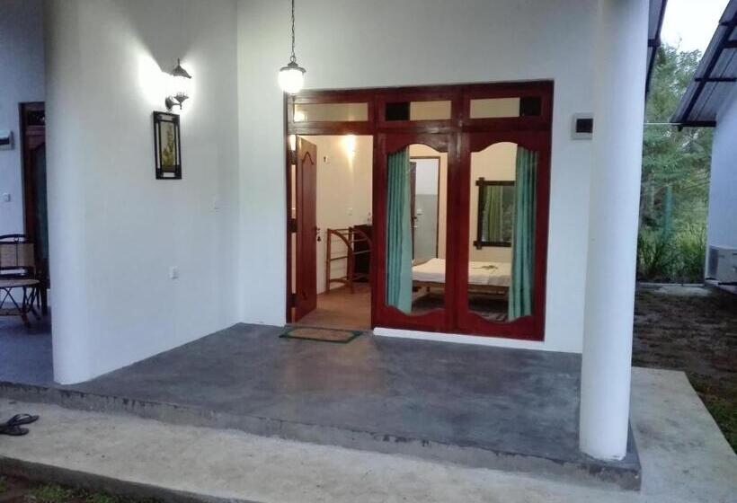 スタンダードトリプルルーム, Hideaway Homestay Habarana