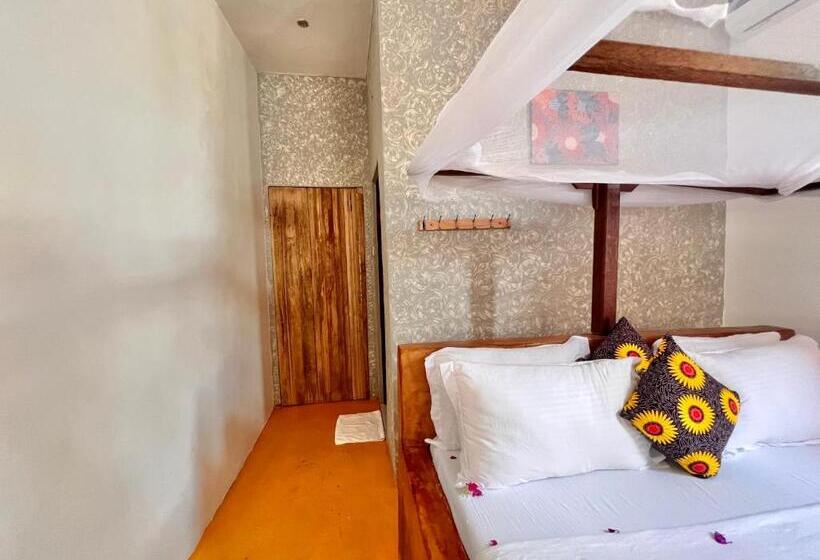 غرفة قياسية, Barabara House