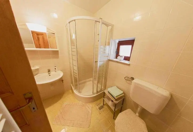 اتاق استاندارد سه نفره, Farm Stay Loger