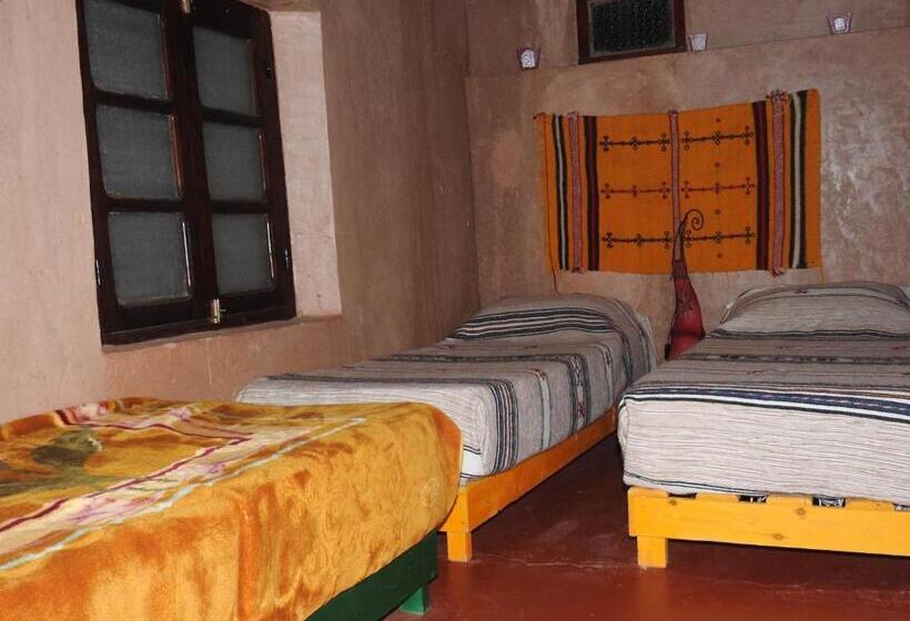 اتاق استاندارد سه تخته با سرویس بهداشتی مشترک, Cinema Riad