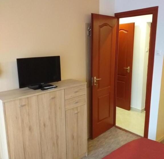 اتاق خانوادگی, Fiesta Apartman