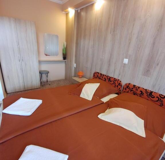 اتاق خانوادگی, Fiesta Apartman