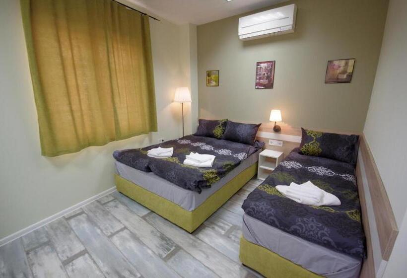 اتاق استاندارد سه نفره, Guest House The House топ център габрово