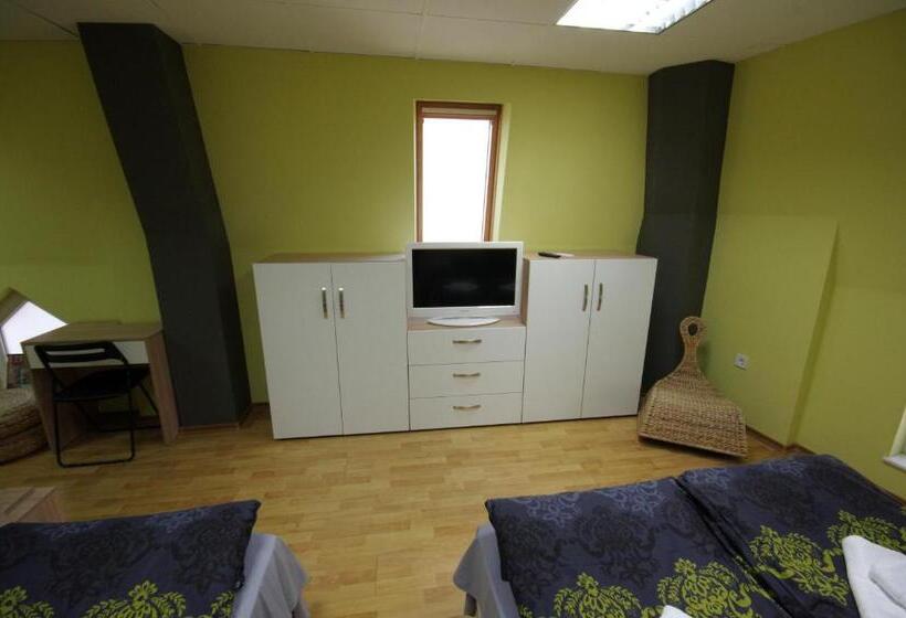 استودیو خانوادگی, Guest House The House топ център габрово