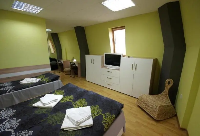 ファミリーステューディオ, Guest House The House топ център габрово