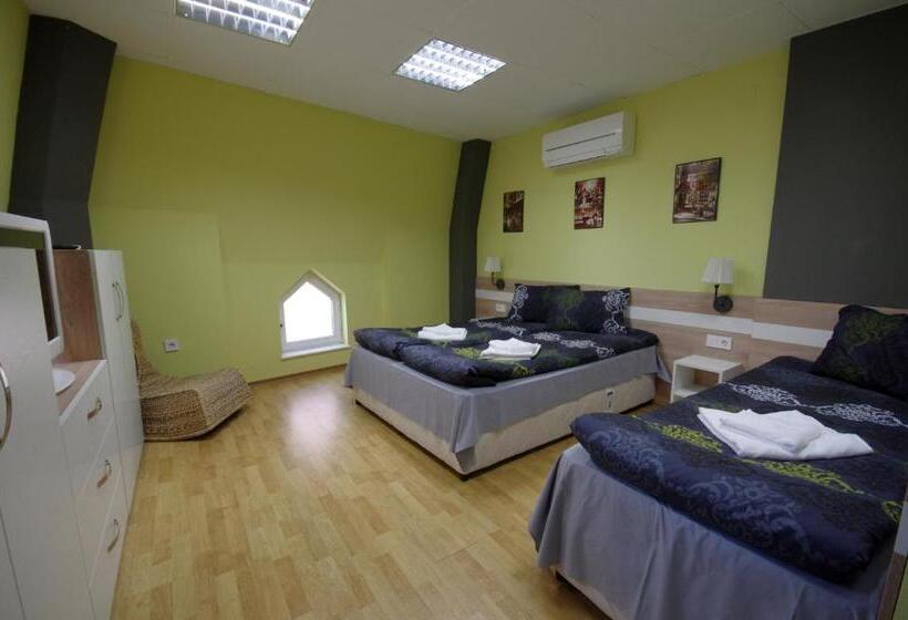 استودیو خانوادگی, Guest House The House топ център габрово