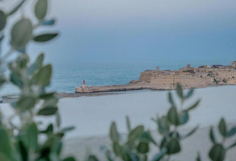 استودیو استاندارد با چشم‌انداز دریا, Valletta Kursara Port View