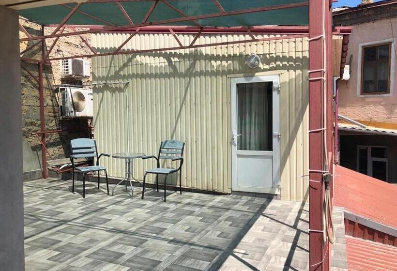 اتاق استاندارد سه تخته با بالکن, Mini Hotel In Odessa Yard