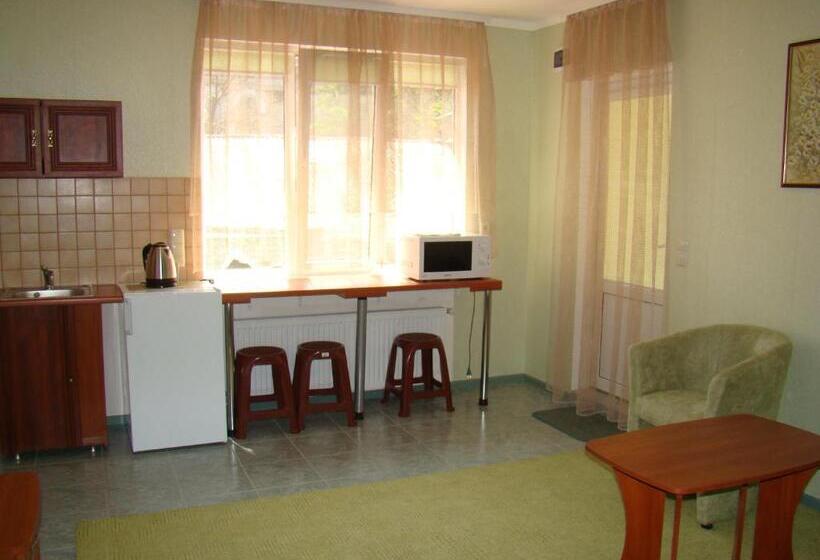 اتاق استاندارد سه تخته با بالکن, Mini Hotel In Odessa Yard