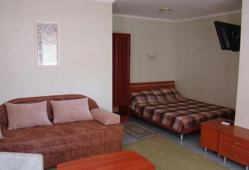 اتاق استاندارد سه تخته با بالکن, Mini Hotel In Odessa Yard