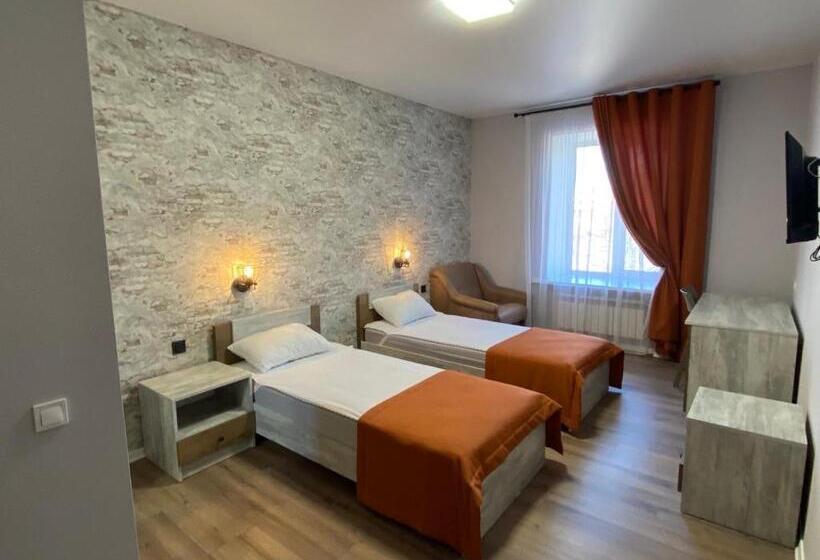 اتاق خانوادگی, Mini Hotel In Odessa Yard