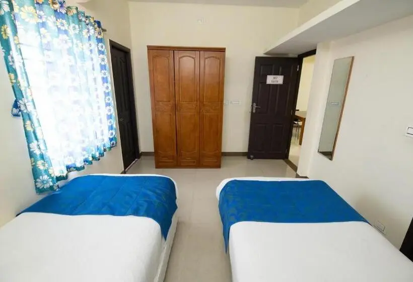 اتاق لوکس با بالکن, High Point Serviced Apartment
