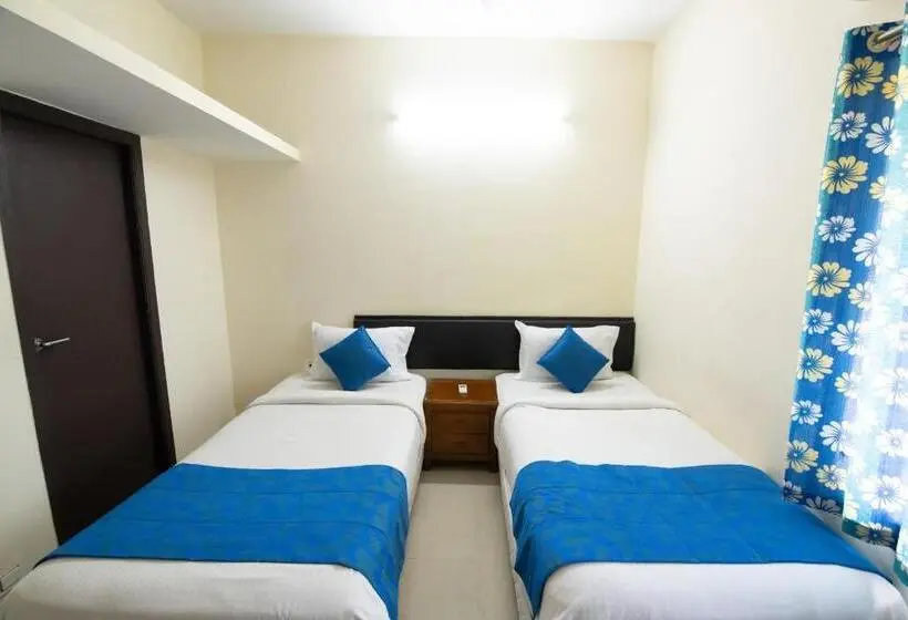 اتاق لوکس با بالکن, High Point Serviced Apartment